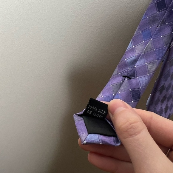 Van Heusen Purple Silk Tie - Picture 4 of 4